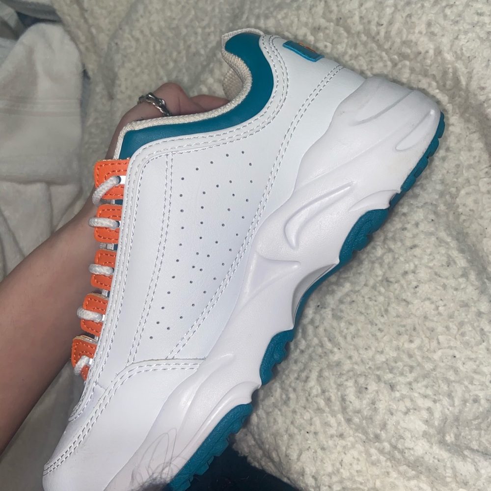 Fila Sneakers (Orange/White/Blue)